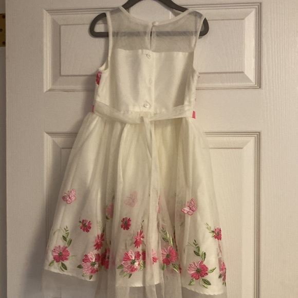 Gorgeous creamy white embroidered dress - Picture 4 of 5